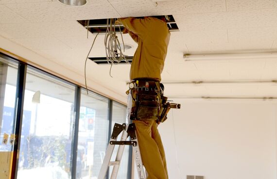 東大阪市にて営業を行う電気工事会社は高卒や中卒の方を歓迎いたします